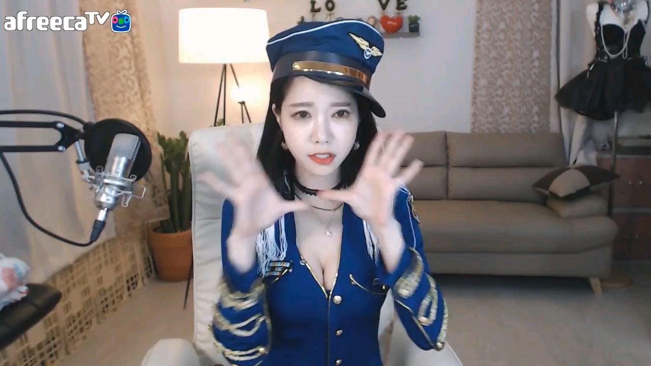 韩国女主播女警水手服性感舞蹈