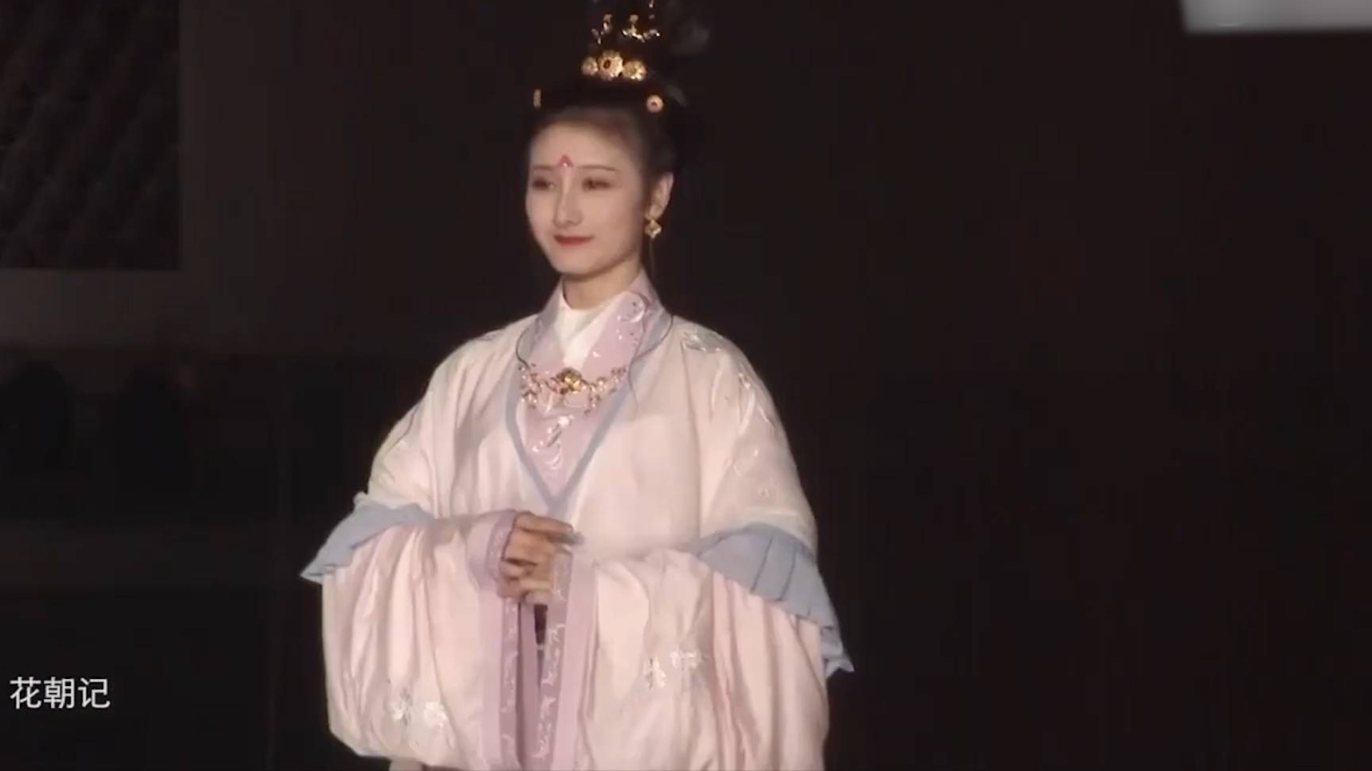 时尚走秀汉服国风大赏 领略汉服之美一醉千年