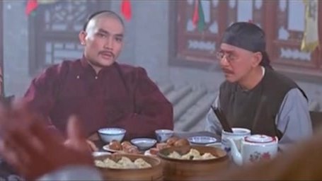 乾隆微服私访, 竟被知府儿子在饭桌上戏弄, 结果可想而知