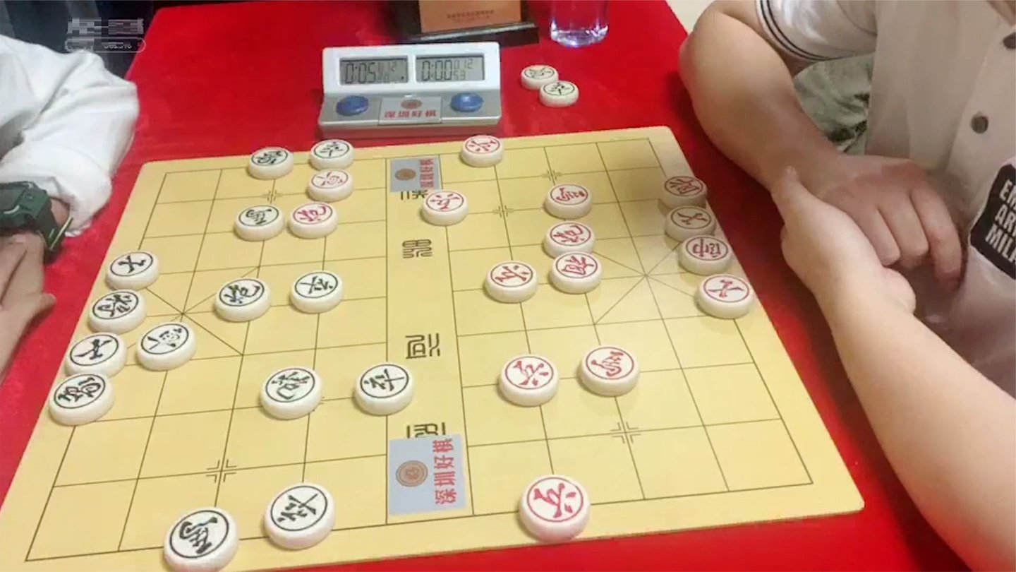 8岁少年冠军太恐怖了! 虐的孙浩宇大师生不如死, 吓坏了旁观群众