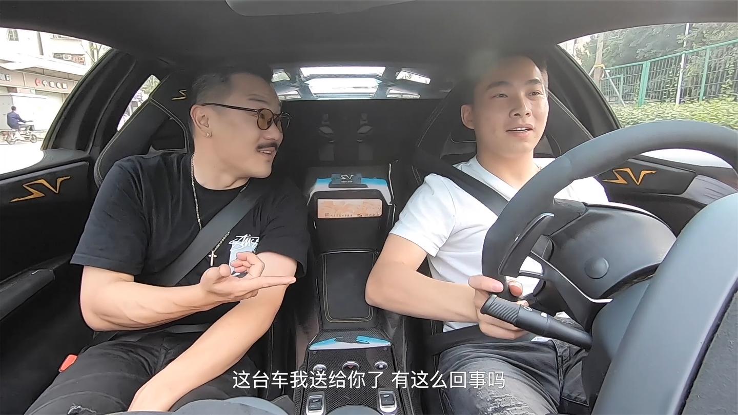 8岁接触赛车, 13岁拥有法拉利, 他的童年有什么不一样?