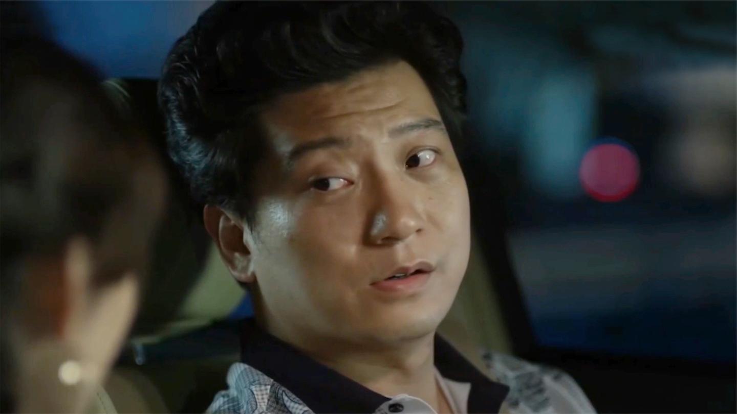 配角的爆笑场面: 王老师刚离婚, 秘书就让他娶自己: 你得跪下求我