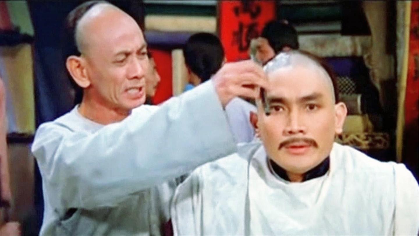 乾隆: 乾隆微服私访, 在路边剃头, 谁知被剃头匠从头骂到尾! 搞笑