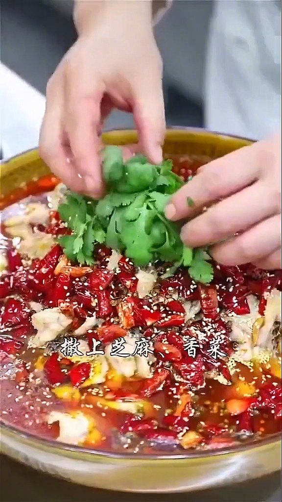 水煮鱼的做法,鱼肉鲜嫩...
