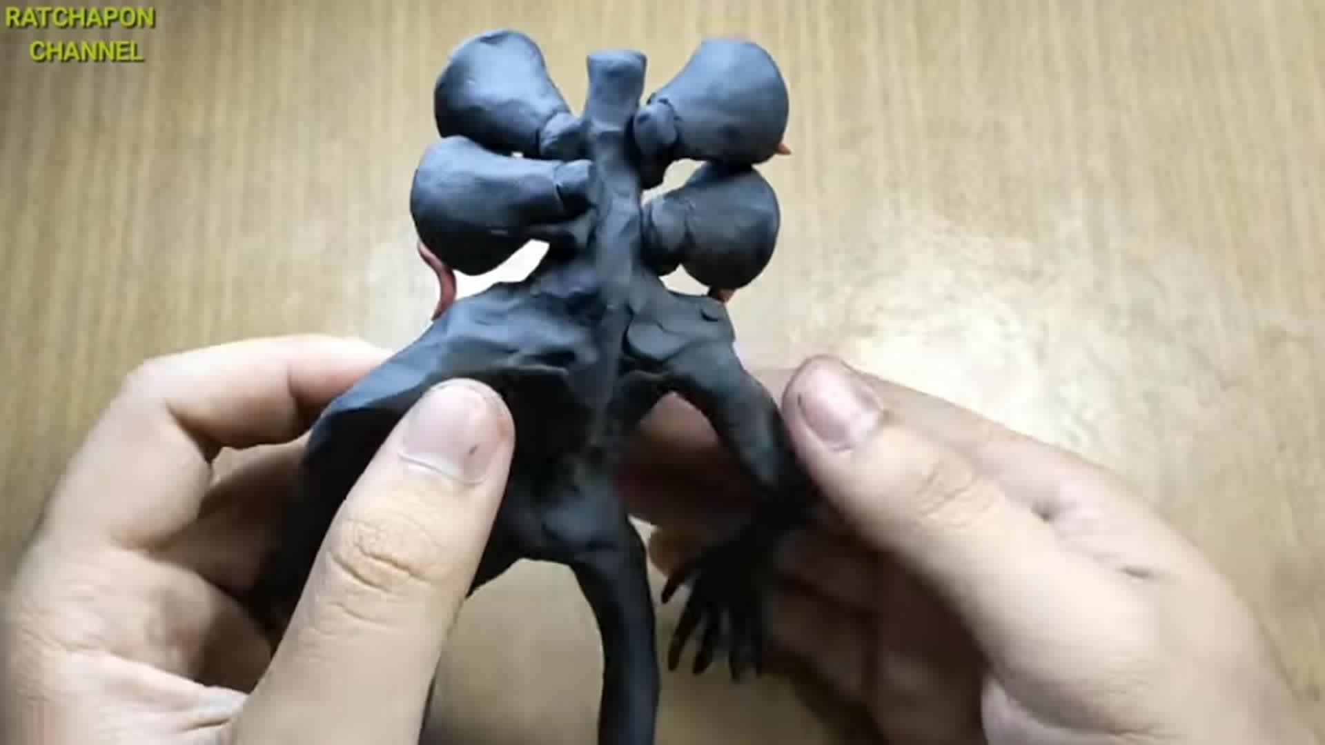 捏一个长着五个头的汽笛人