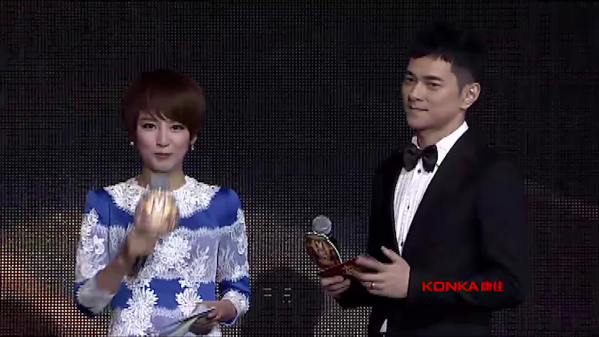 给梁静茹颁奖, 差点没能把名单抽出来!