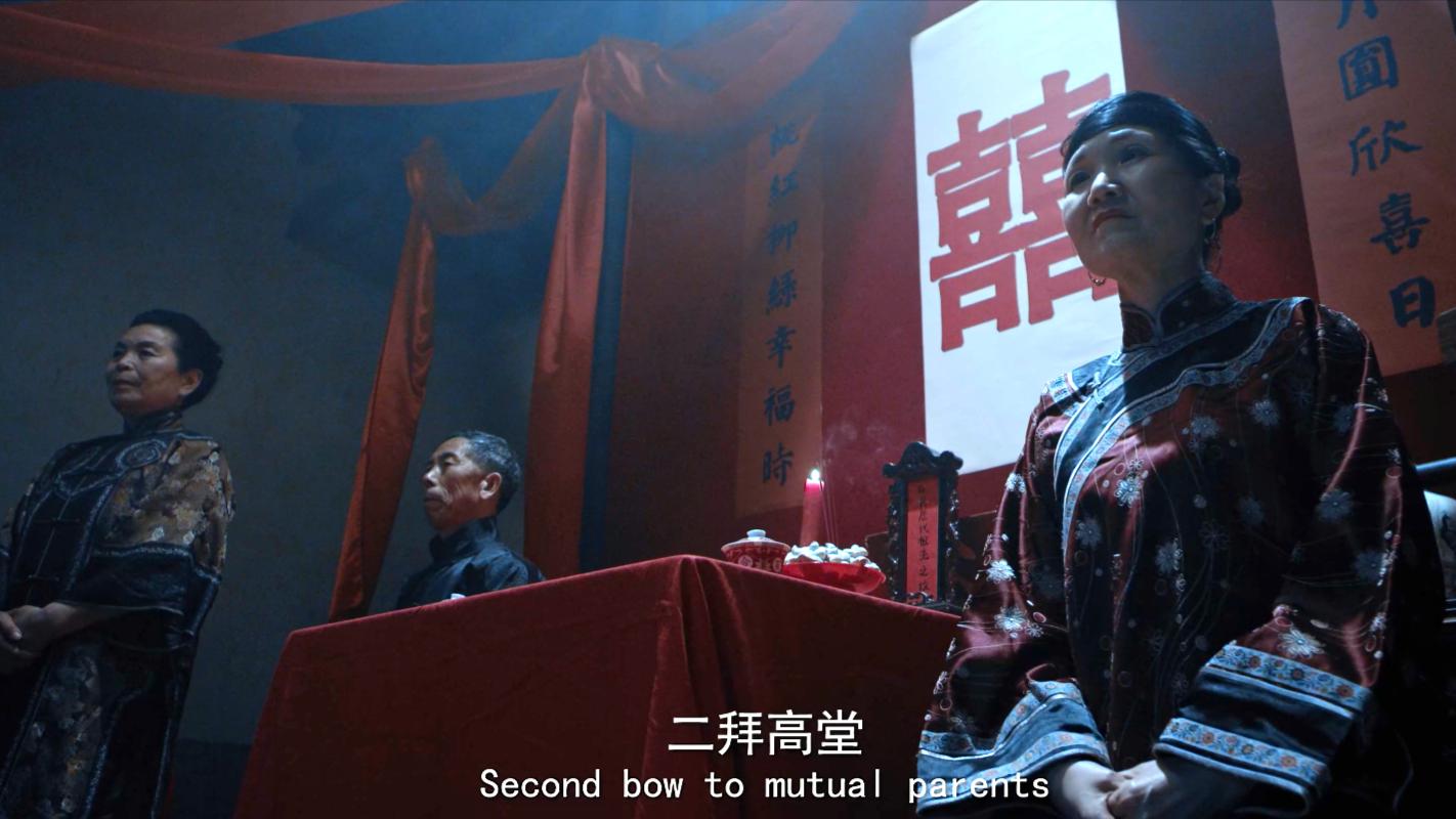 恐怖片: 女子被迫冥婚惨死, 最终化身成为笔仙, 大战日本贞子