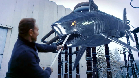 小伙穿越到未来,看到地球被机器人统治,鲨鱼都成了机械鲨!