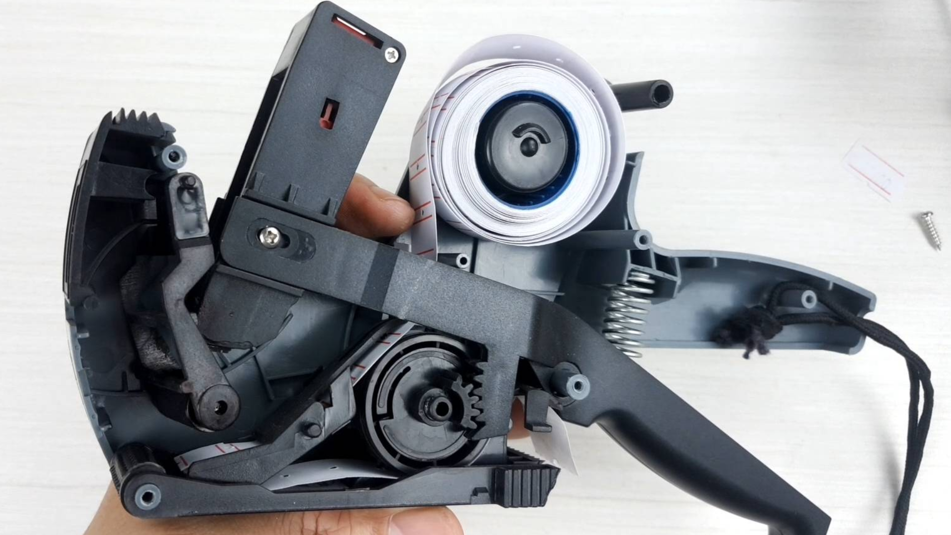 拆解手动打码机,看看超市里商品的价格标签是如何打印出来的