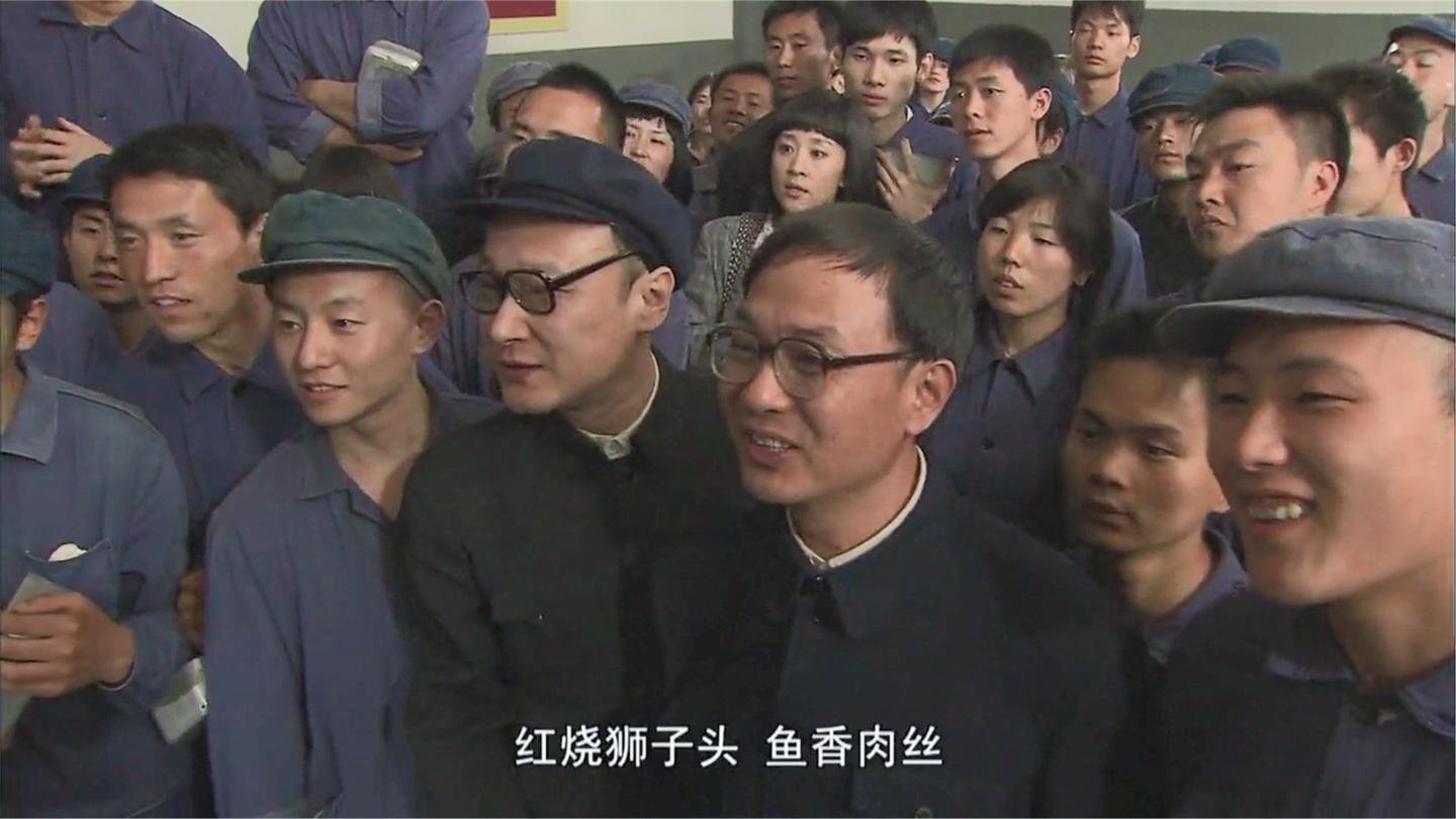 大厨: 食堂来了位新厨师, 第一天就三素三荤, 工人们吃相都不管了
