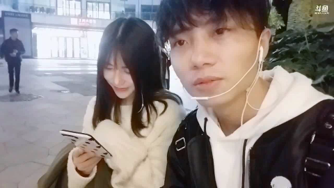 【卖血哥丶尧顺宇】(精华版)内江万达摆摊上半场(评论 点赞发下半场)