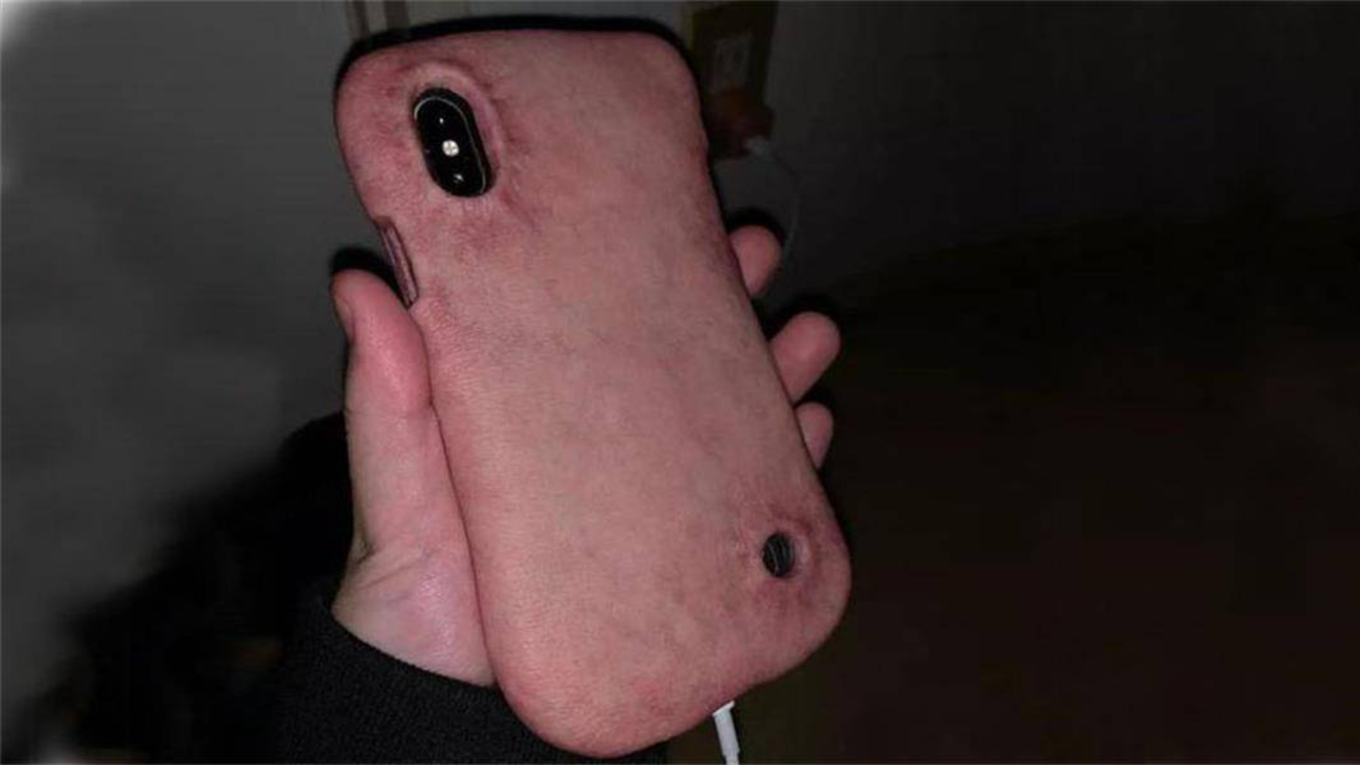 太奇葩了,用人造皮肤做的手机壳,你会被吓到吗