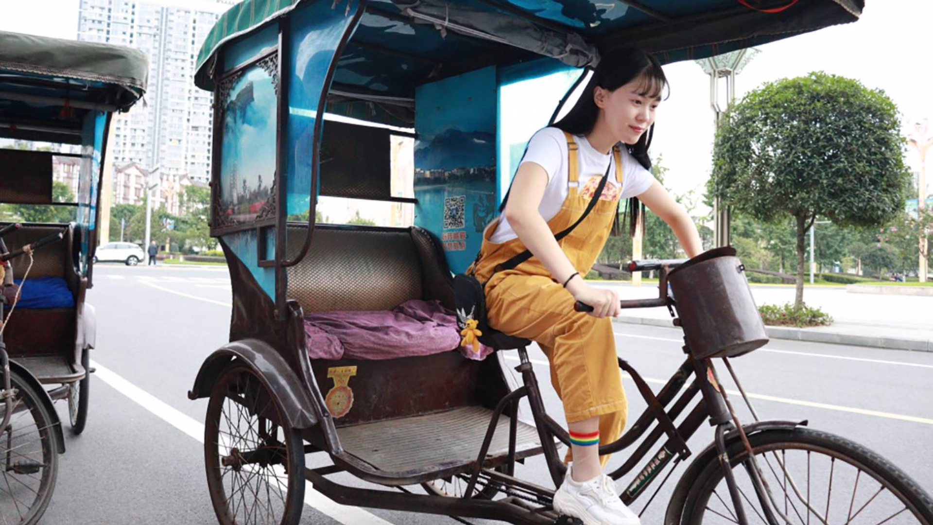 挑战蹬人力三轮车1小时,幸遇外地游客大叔,最后挣了这么多钱