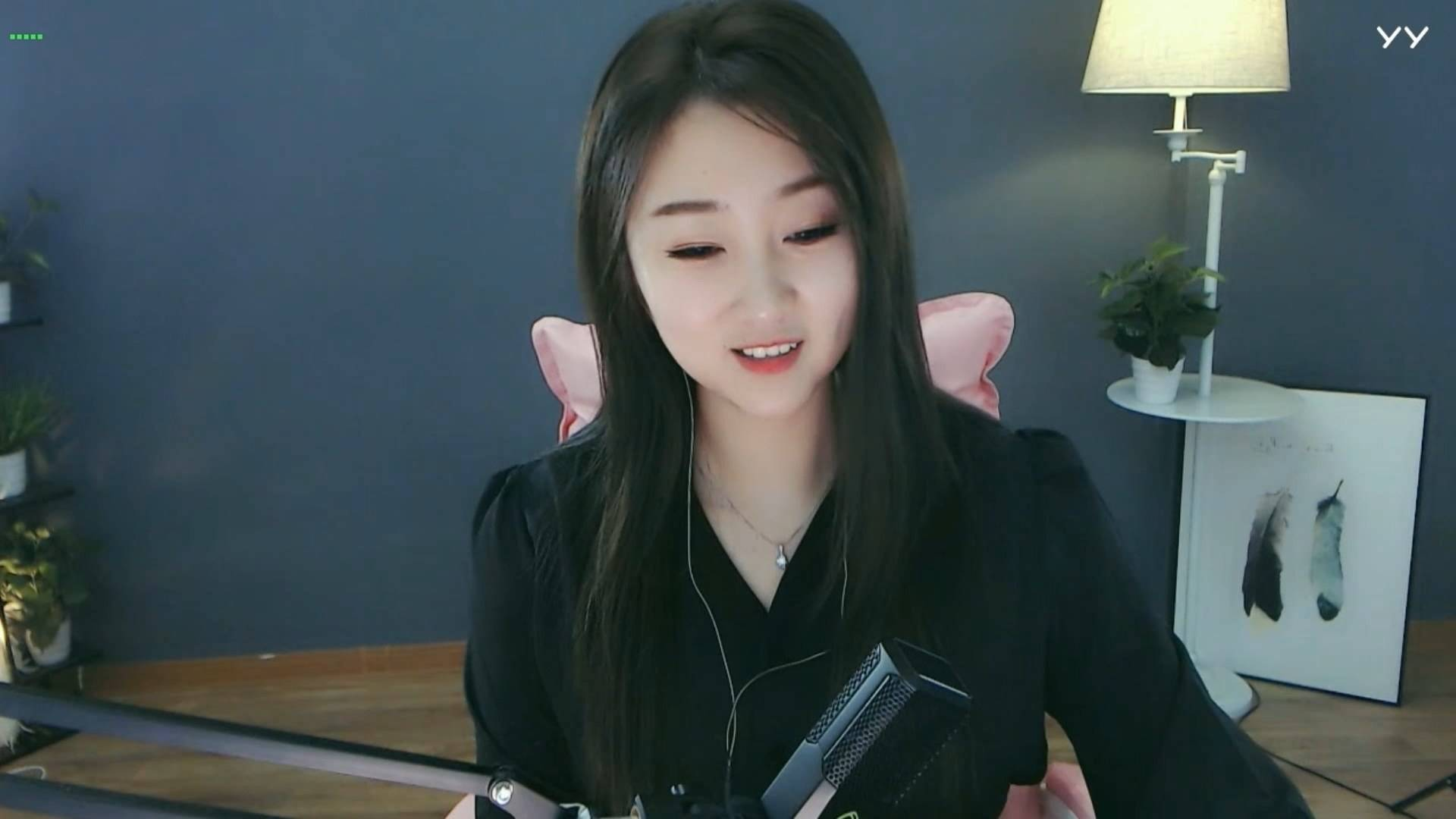 美女主播菲儿演唱歌曲《酒醉的蝴蝶》人美歌甜,超级好听!