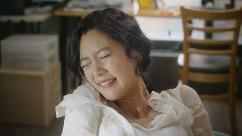 根据真实事件改编的电影稀世骗子卷走40000亿受害人组团