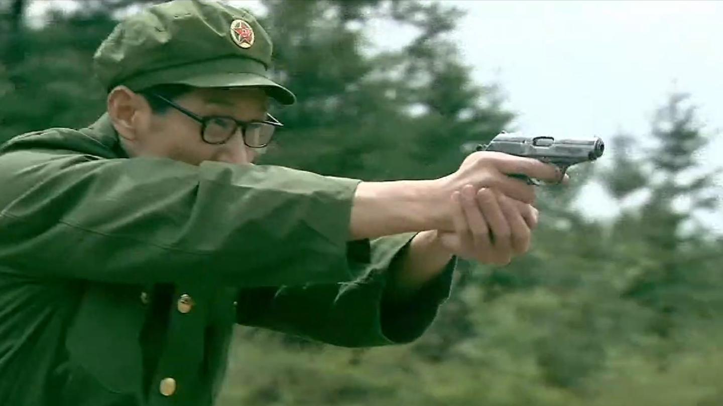我是特种兵: 文艺兵扮猪吃虎, 胆识过人, 枪法精准, 老兵都佩服!