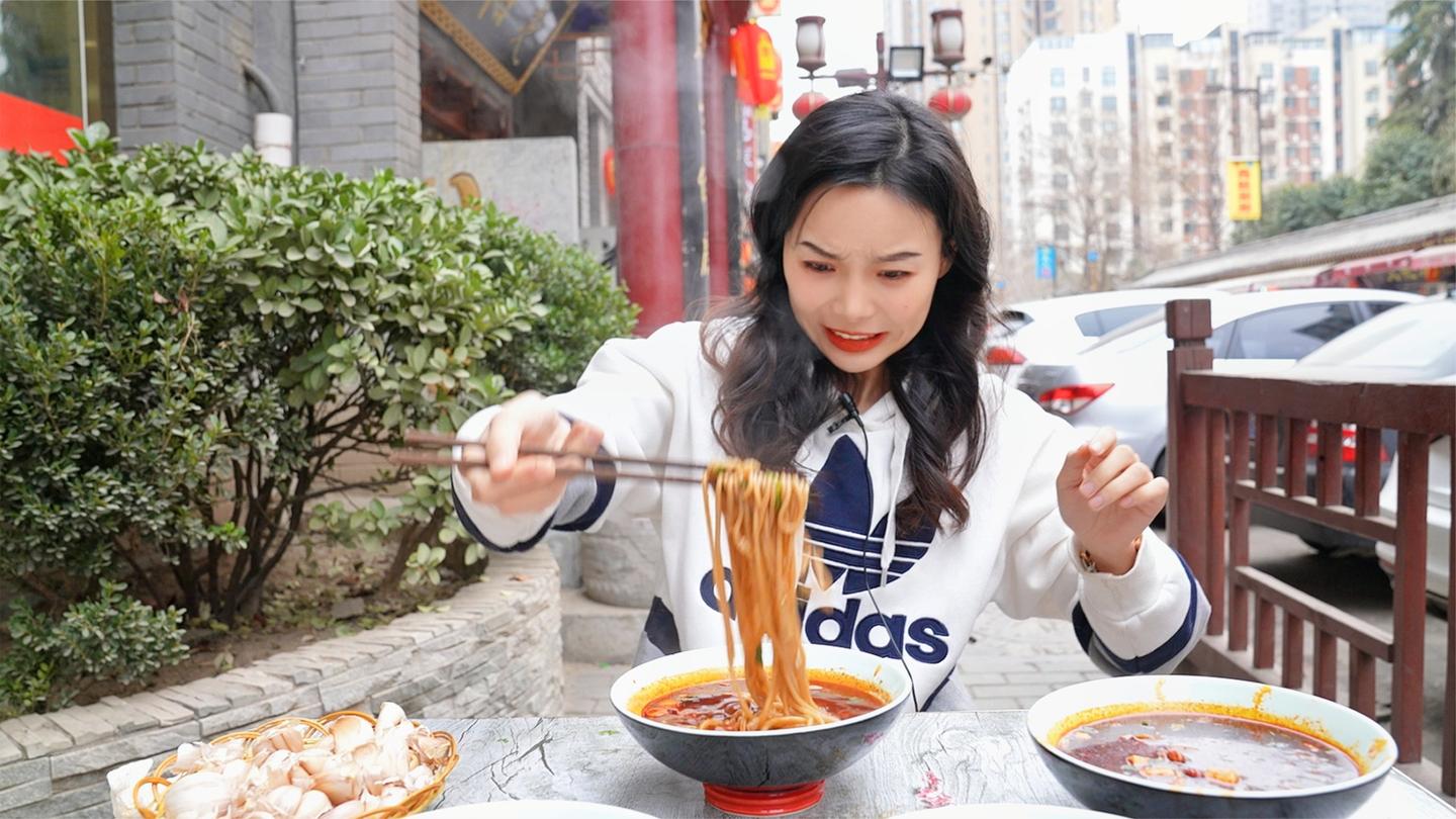 5块钱一碗的饸饹面, 连吃8碗就免单, 能挑战成功吗?