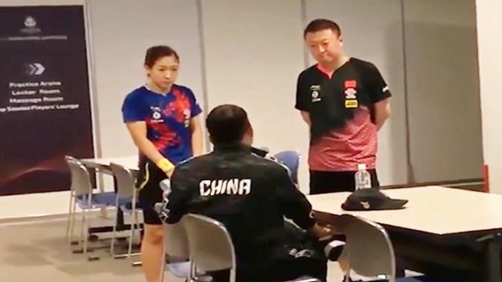 刘国梁霸气训话! 刘诗雯只敢站着听, 马琳一旁直挠头