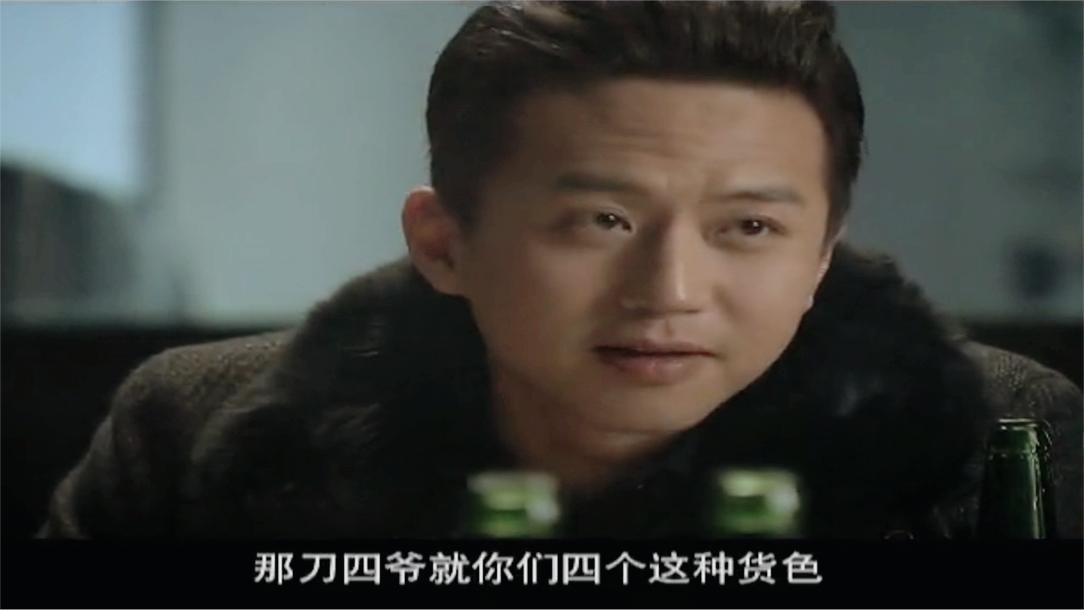 影视: 大哥被黑社会欺负, 警察三弟处理不了, 混混二弟出面就摆平