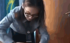 毛 妹 装 枪