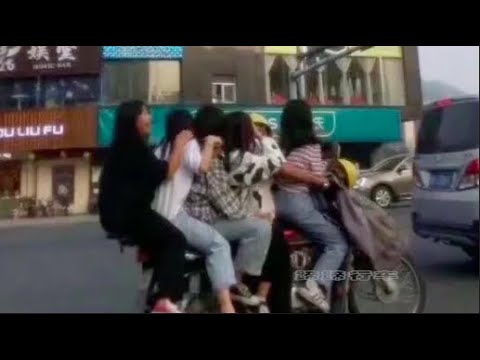 中国交通事故: 电动车超载。overload