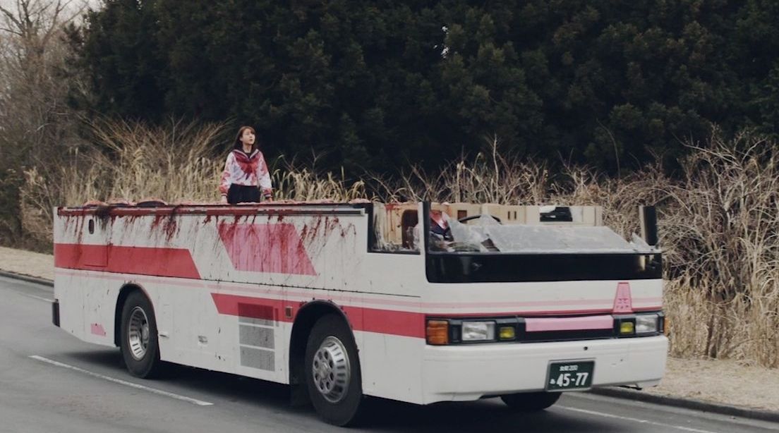 《真实魔鬼游戏》妖风拦腰截断校车...