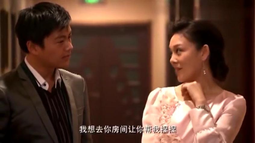 影视: 女上司勾引男子, 两人正亲热, 没想到却让女友看见了