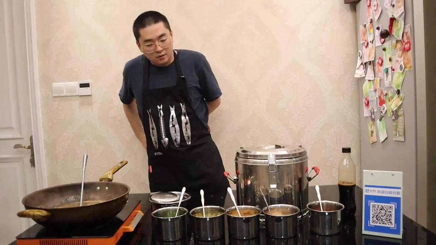废了几十斤豆子, 吃了两星期豆腐, 豆腐脑终于可以出摊了~