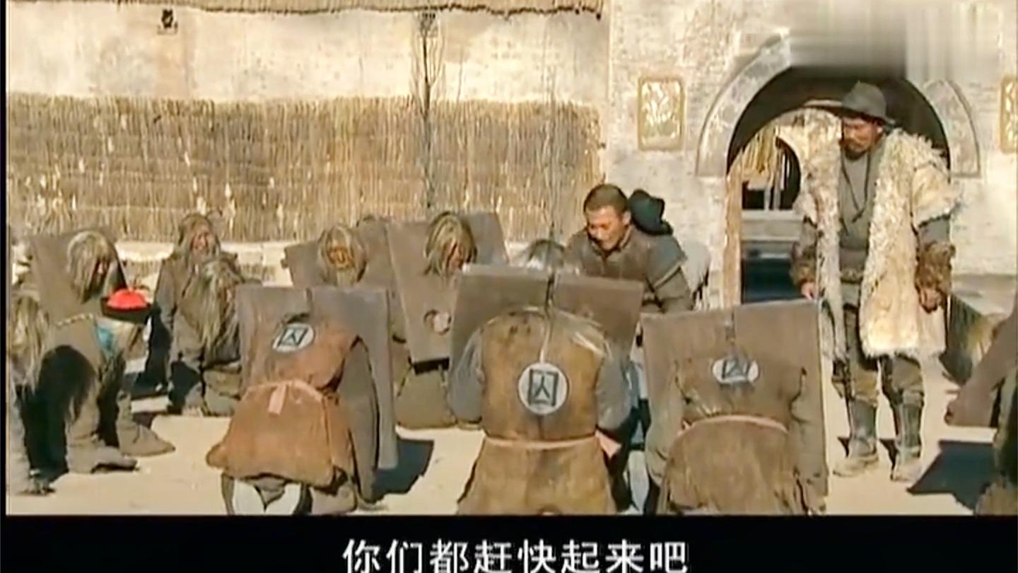 几十年前被流放的犯官, 全然不知清朝已经亡了, 还在等皇上的圣旨