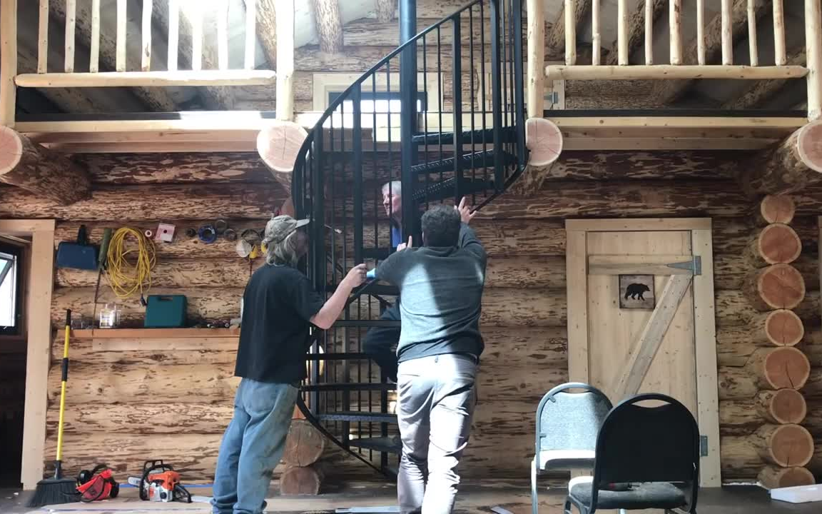 YouTube-【建造木屋】- 国外牛人在森林中建造木屋 比豪华别墅还要牛 建造者粉丝已过百万