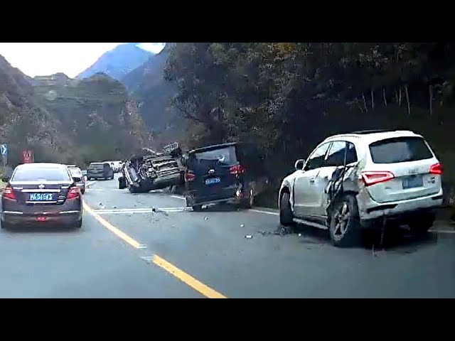 交通事故合集: 应急车道任性加塞,教训来得有点快