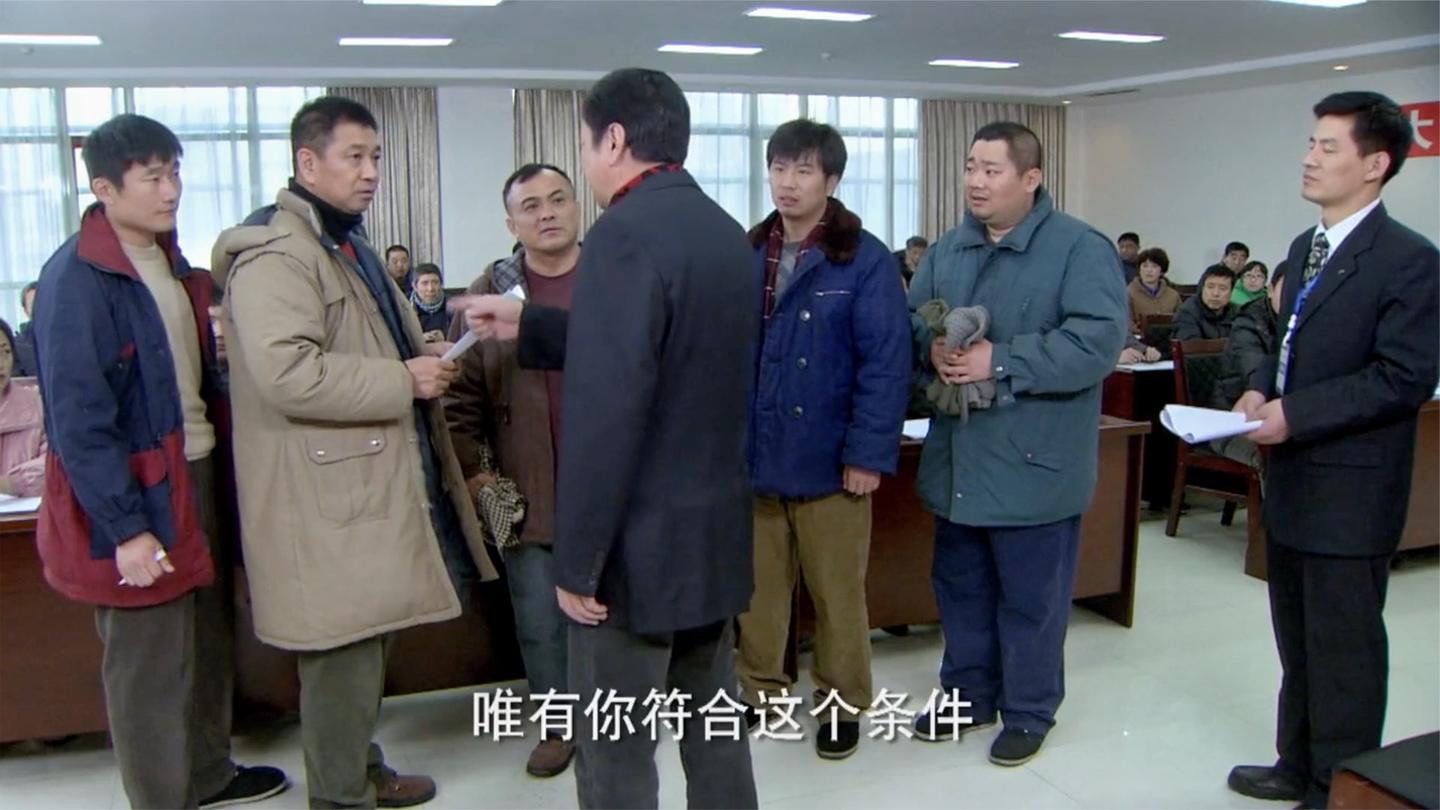 前进: 大叔面试交白卷走人, 考官多嘴问了他几句, 当场破格录取他