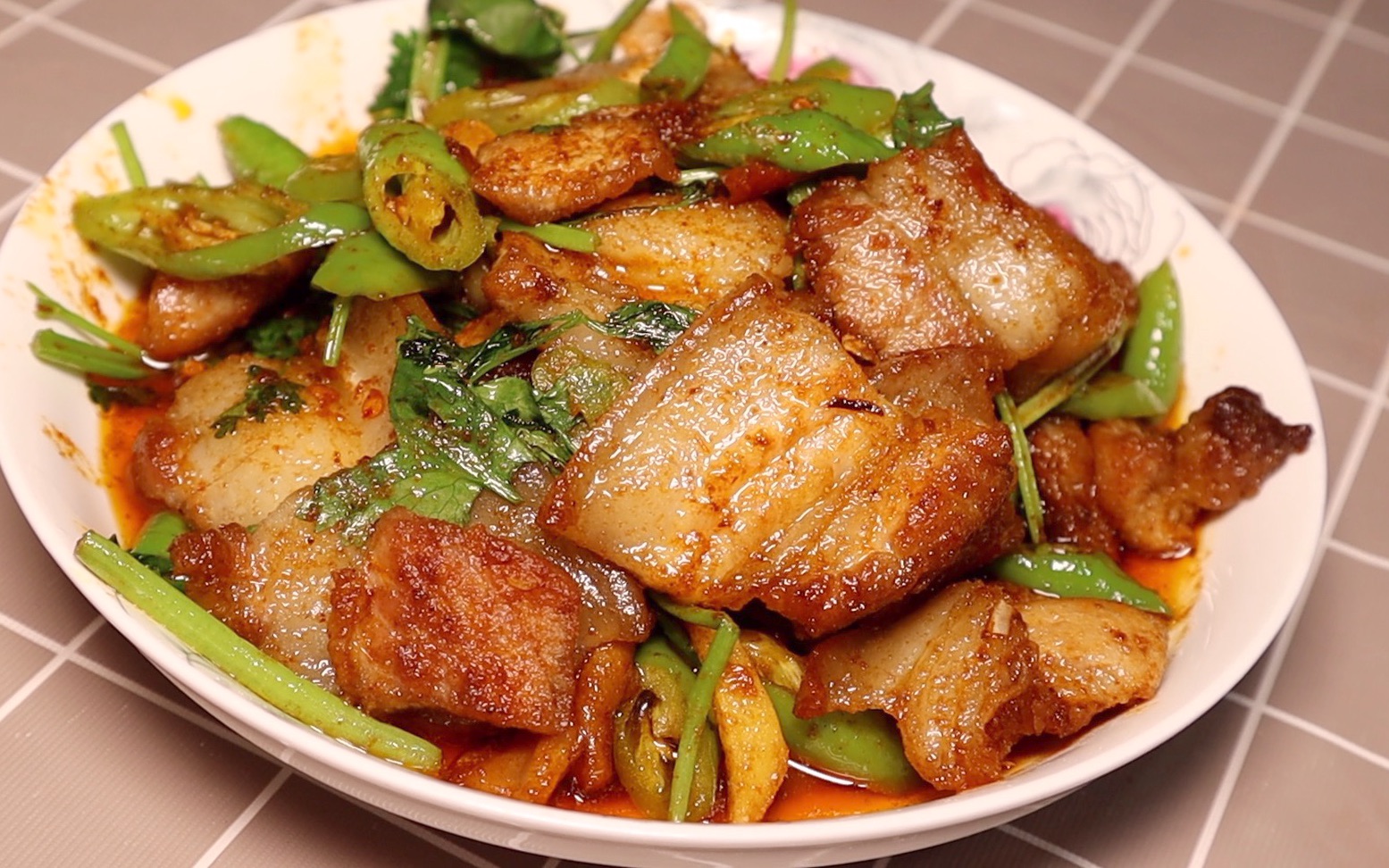原来正宗的小炒肉是这样做, 大厨教你几个小技巧, 每一步都很实用