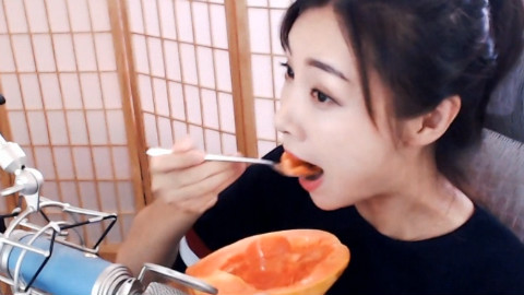 女流回答“你会为男朋友做到哪个地步?”排队的人千万要记住。
