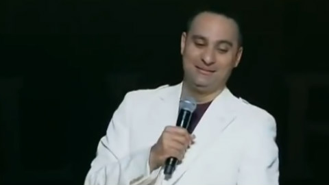 在脱口秀演出中发现疑似偷吃的男女【Russell Peters】