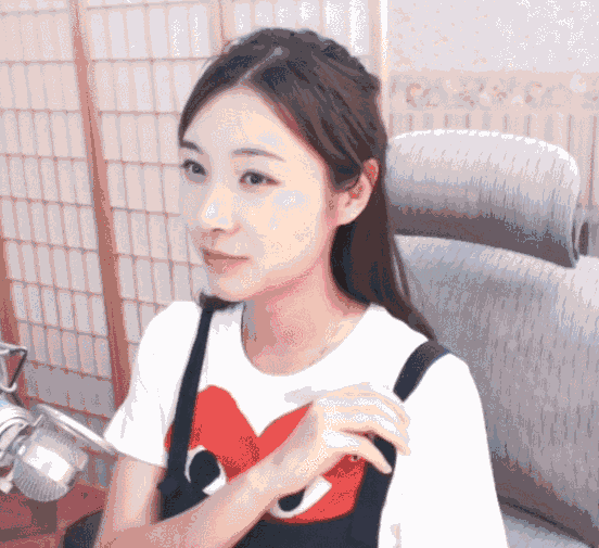 女流:我是不会隆胸的