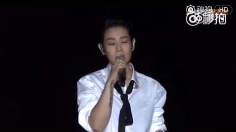 刘若英现场翻唱《夜空中最亮的星》