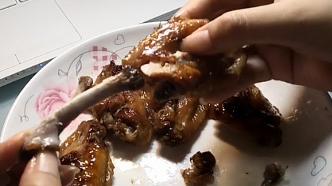 【叨叨喵】电饭锅可乐鸡翅,太简单了吧,十分钟搞定