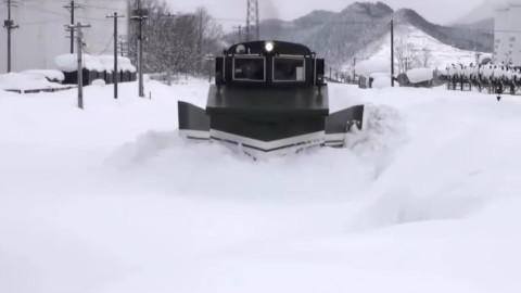 世界各地大雪中的火车,壮观!