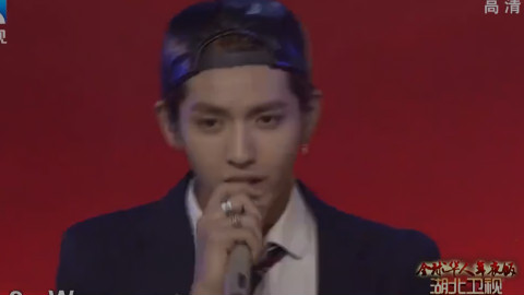 EXO鹿晗、张艺兴、吴亦凡同台演唱《咆哮》,太好听了!