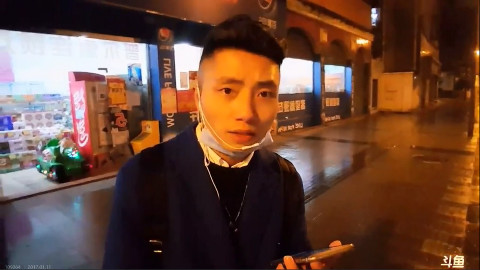 【街头尬唱】某gay主播新发型引网管怒肛【卖血哥】