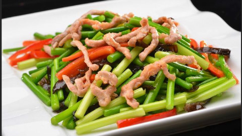 蒜苗鸡蛋炒肉,第一次做,味道还不错!