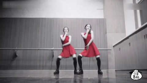 【口袋•Cover】两美女穿红裙热舞,性感又撩人!