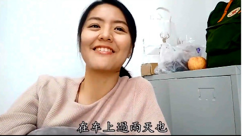 台湾可爱美女自拍视频分享大陆坐火车经历,惊叹大陆真大!坐火车要两天