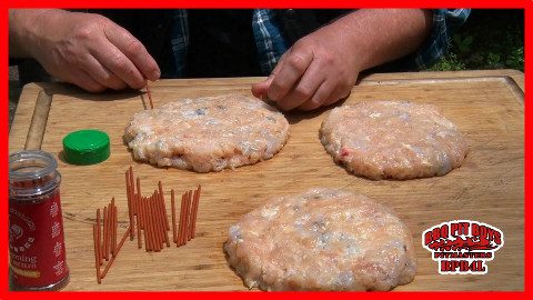 【soso字幕】美国土豪BBQ 是拉差鸡肉大虾汉堡 #BBQ Pit Boys# @Sofronio
