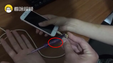 用iPhone实验证明,充电时玩手机有多危险