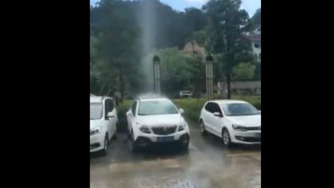 哈哈哈真正的“局部有雨”啊