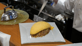 日本街头美食 看着就流口水的蛋包饭!