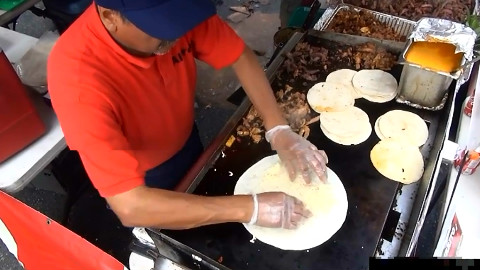 【纽约的街头美食】 墨西哥风味烧烤、玉米卷、油炸玉米饼、玉米片和玉米煎饼