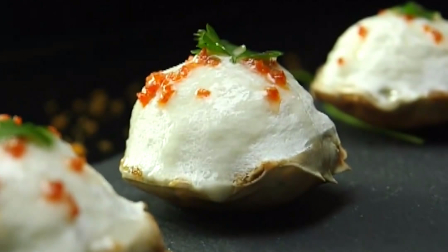 中华传统美食-芙蓉蟹肉,把蟹肉的香味都裹在蟹壳内,咬下的时候